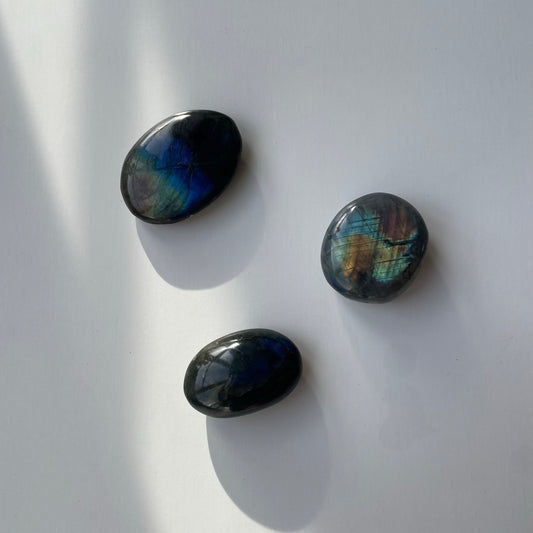 Labradorite Palmstone - AA Grade Quality (Madagascar)